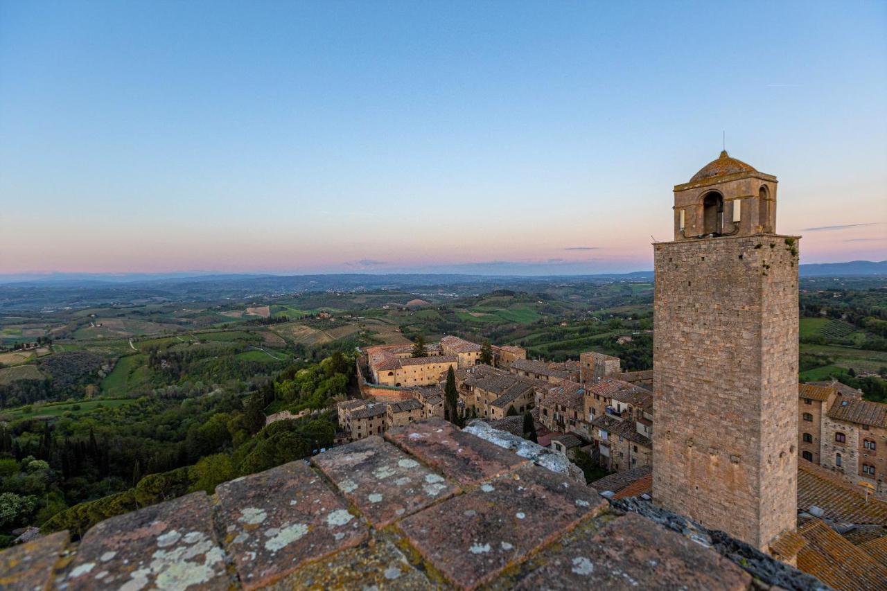 Torre Salvucci Maggiore Medieval Tower Experience San Gimignano Luaran gambar